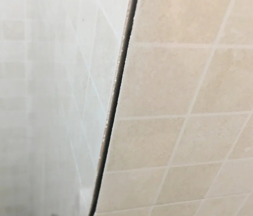 沈北新瓷砖空鼓维修公司分享阳台瓷砖脱落的修复过程可以分为以下几个步骤